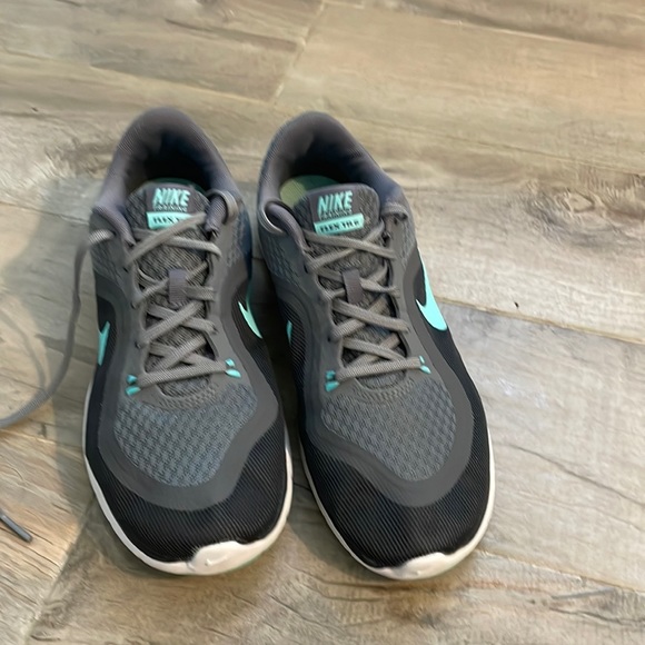 Nike Shoes - Nike Flex Trainer 6 running shoes